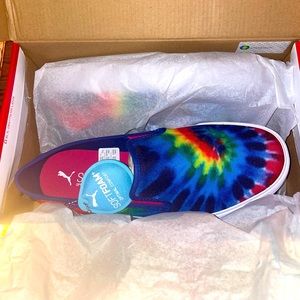 BRAND NEW PUMA TYE DYE SLIP ON SNEAKERS